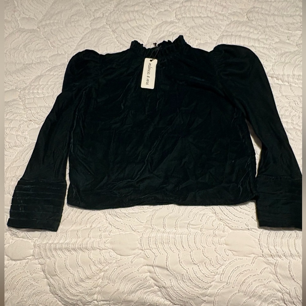 Valencia & Vine Green Velvet Top Blouse Long Sleeve NWT Women XS Ruffle Neck